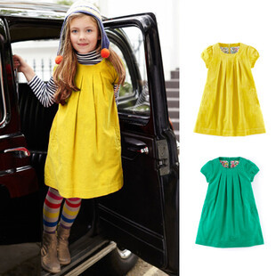 灯芯绒里的童趣时光 为宝贝挑选温暖舒适的连衣裙